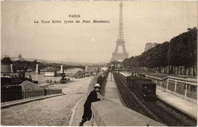 CPA PARIS 15th Eiffel Tower taken from the Mirabeau Bridge (1249229)