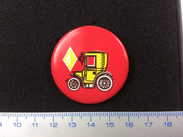 Pin Badge Historic Retro Car FIRST TAXI RENAULT Voiture Ancienne. Made in USSR.