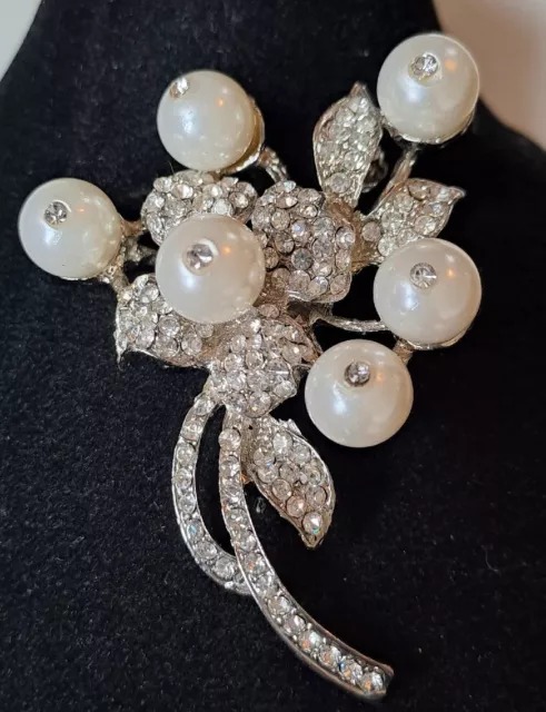 Vintage Starement BROOCH FAUX PEARL/DIAMANTE Silver Tone Bold Flower Sparkly.