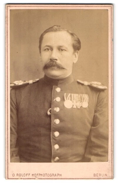 Fotografie Oscar Roloff, Berlin, Taubenstr. 20, Portrait Offizier in Uniform mi