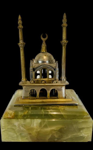 édifice d'une mosquée en bronze argenté sur socle onyx  . XX siècle .