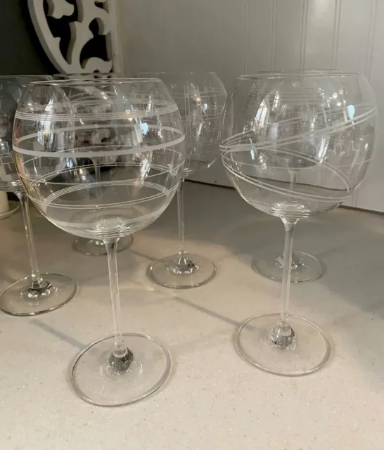 https://www.picclickimg.com/zpQAAOSwjSxlQFMO/Mikasa-Cheers-Balloon-Goblet-Wine-Glasses-Set-of.webp