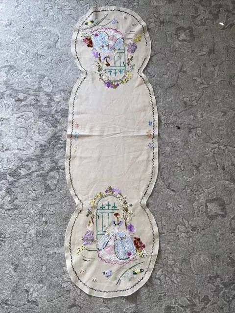 Hand Embroidered Table Runner Antique/Vintage