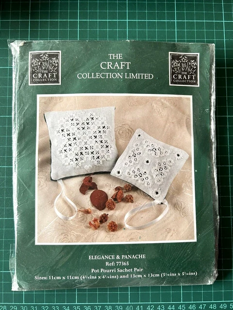 Paar HARDANGER Pot Pourri Beutel Stickset - Eleganz & Panache - 77365