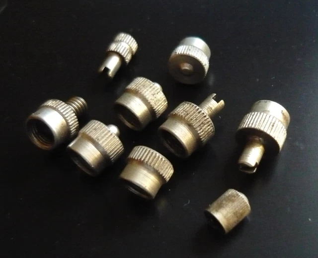 Lot 9 ancien bouchons de valve Auto  Moto vélo embout divers