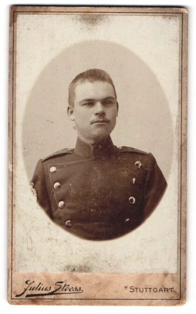 Fotografie Julius Stoess, Stuttgart, Chevauleger in Uniform mit Ärmelabzeichen