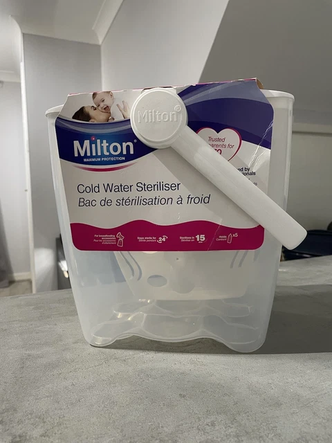 Cubo esterilizador para bebé Milton Cold Water 6 biberones con mango - blanco...
