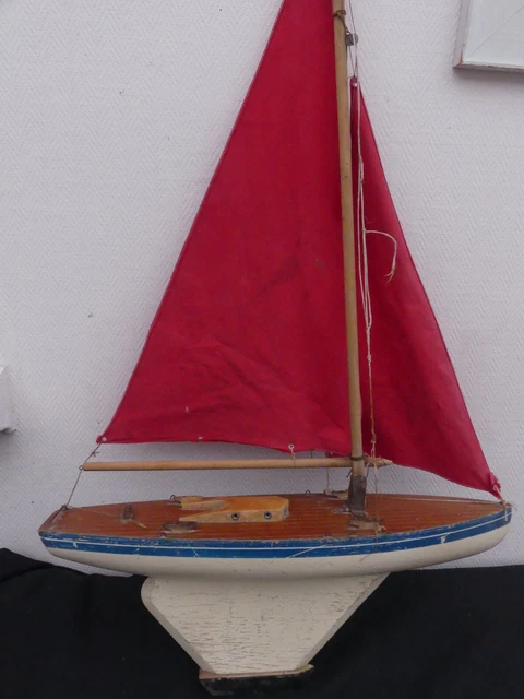 ANCIEN VOILIER DE BASSIN. ÂGE ET PROVENANCE NON CONNUS. VOIR PHOTOS