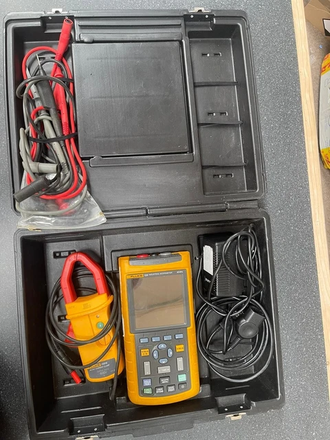 FLUKE 124 INDUSTRIAL Scopemeter With Extra's Fluke i1010 OC4USB £320.00 ...