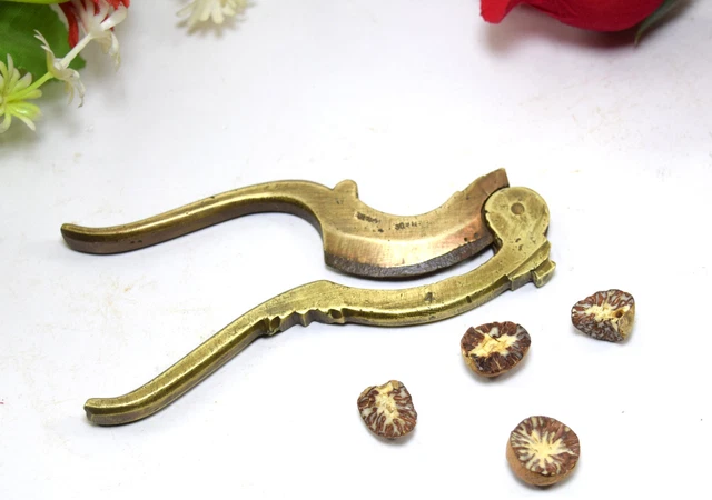 Indian Antique Handcrafted Decor Brass Betel Nut Cutter Nice Shape. i12-150