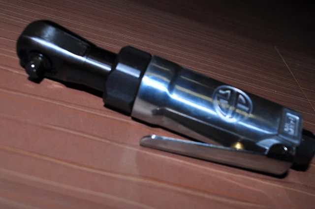 Astro Pneumatic 1114  1/4" Air Stubby Ratchet Wrench 2