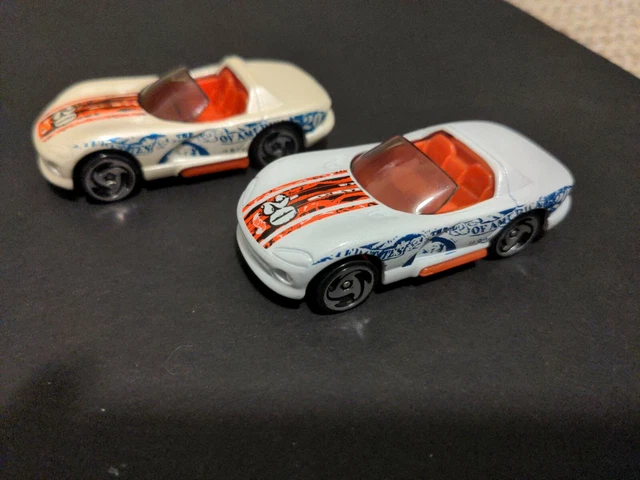 1992 HOT WHEELS x2 White Diecast Dodge Viper Convertible Car #20 Thailand china
