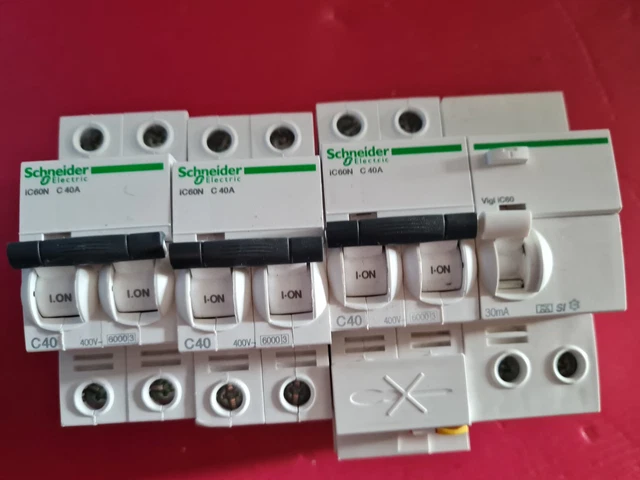 NSX160F 4P 160A TM160D + VIGI , DISJONCTEUR DIFFERENTIEL SCHNEIDER NSX160