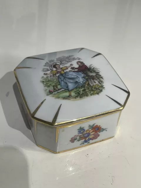 Ancienne Boîte À Bijoux Ou Autres En Porcelaine De Limoge  Belles Illustrations