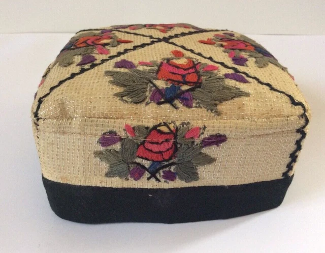 Chapeau traditionnel Ouzbek - Ouzbekistan - période URSS - motif fleurs  brodé