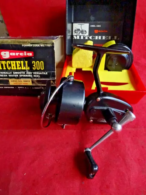 A VERY GOOD Early 3Rd Model Mitchell (300 Size) Spinning Reel 1946