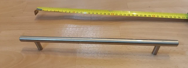 Schubladengriff schwer (Habs nicht mit Materialbenennung),  Ca 30,5 cm.