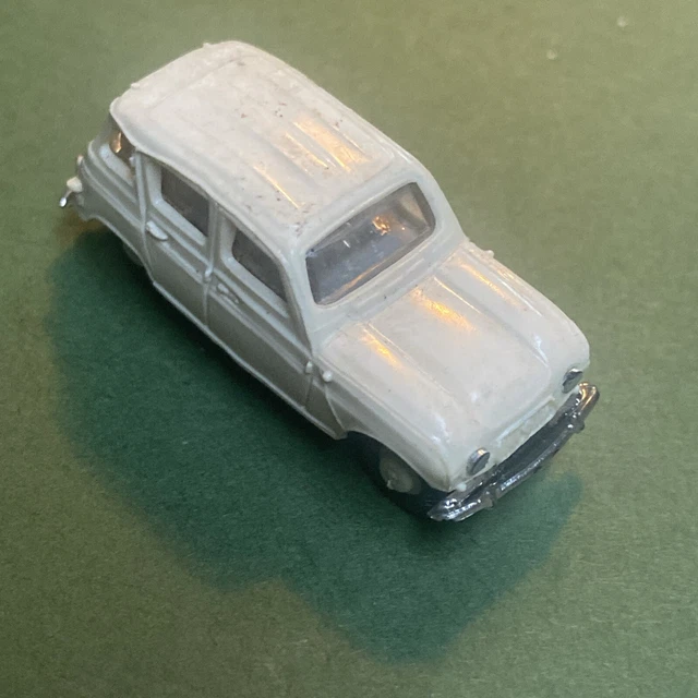 LES MINIATURES DE Norev - Renault R8 EUR 15,00 - FR