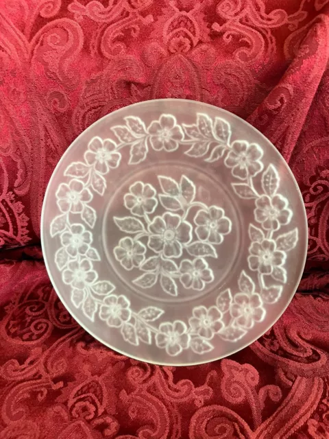 Vintage frosted glass luncheon plates: floral design (set of three) 2