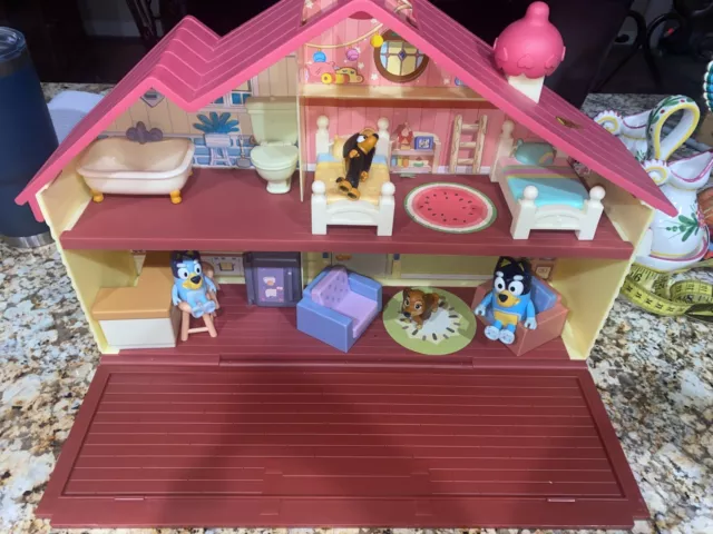 Moose Bluey Family Home To Go Set with Bluey and Bingo Figures and  Furniture