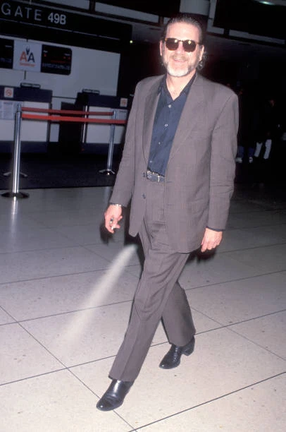 ACTOR ROBERT FOXWORTH departs for New York City on January 14- 1992 Old