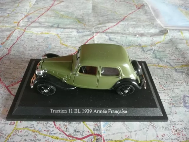 CITROËN Traction 11 BL Armée Française 1939  Universal Hobbies  1/43 sur Socle