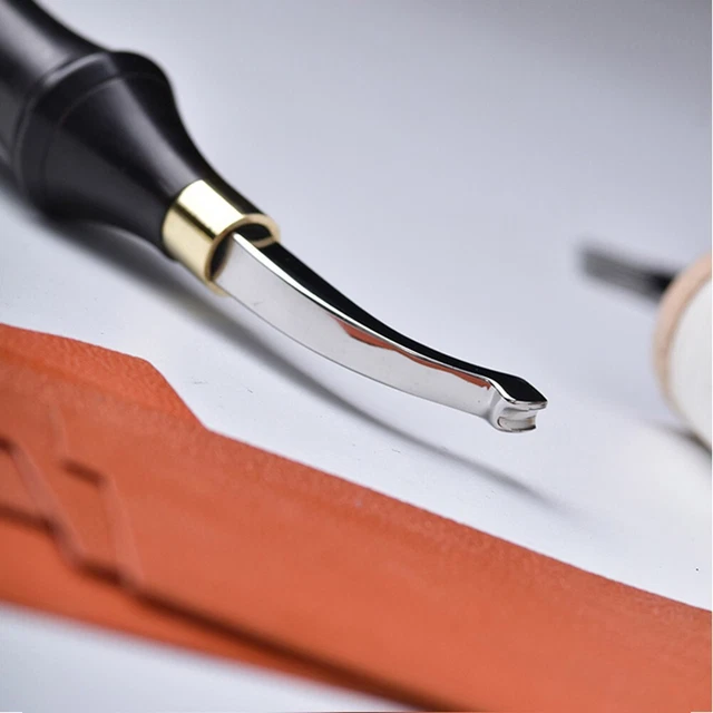 Herramienta manual artesanal de cuero con mango de madera para bordes de cuero perfectamente doblados