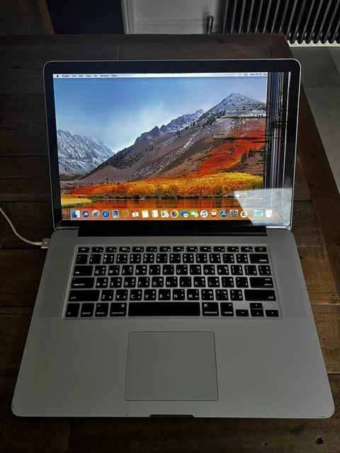 15” Apple MacBook Pro Early 2011 - Intel Core  2.3GHz / 8GB RAM / 256 GB Storage
