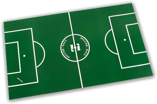 Foto: Calcio balilla con al posto degli omini le Barbi