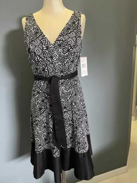 NWT Nine West Womens Black White Floral Sleeveless V Neck Fit Flare Dress Sz 10