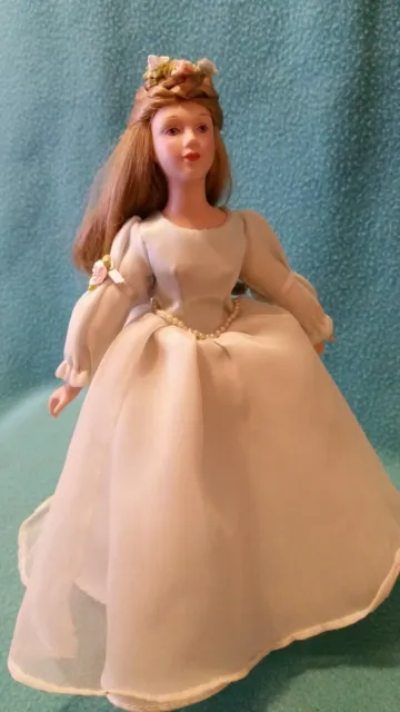 Cinderella AVON~ Fairy Tale Collection ~ Porcelain Doll 9.5"  1984 w/stand nb 2