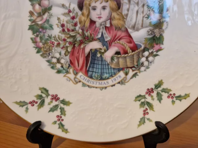 Royal Doulton Merry Christmas 1978 Christmas  Plate - Collectors Edition 3