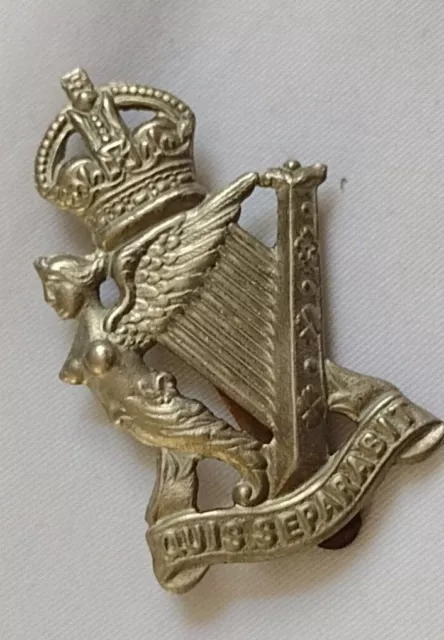 The Royal Irish Regiment Cap Badge KC Slider White Metal ANTIQUE Org