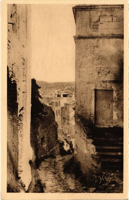 CPA LES BAUX-de-PROVENCE Vieille Rue Conduisant aux Ramparts (1291345)