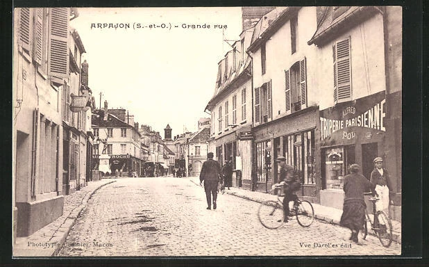 CPA Arpajon, Grande Rue, Coiffeur, Triperie Parisienne