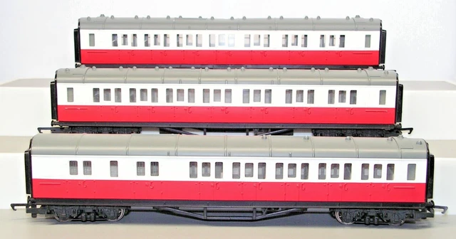 HORNBY R9296 R9295 Thomas & Friends James' Rake 2x Composite 1x Brake ...