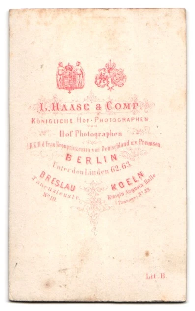 Fotografie L. Haase & Comp., Berlin, Unter den Linden 62-63, Mann im Anzug mit 2