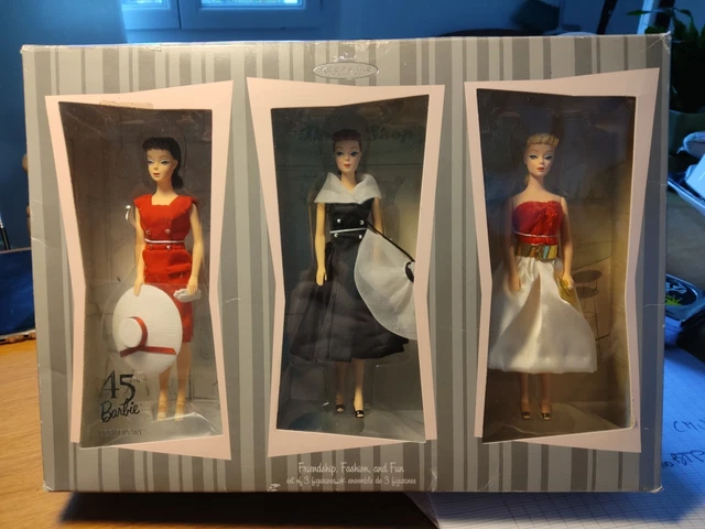Lot De 2 Barbies Vintage 1970-80 + 2 Ken + Tenues Et Meubles De Salon