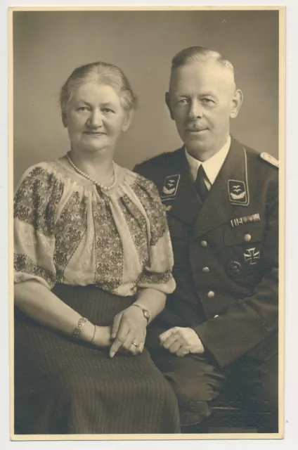 117467 Portrait Foto: LW, Oberleutnant mit Frau, Orden, EK I, 5er Feldspange