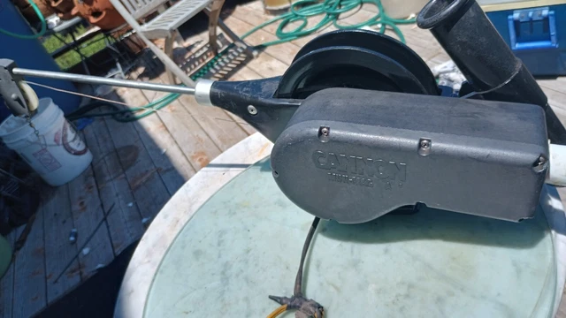 Cannon Mini-mag A Electric downrigger And Rod Holder