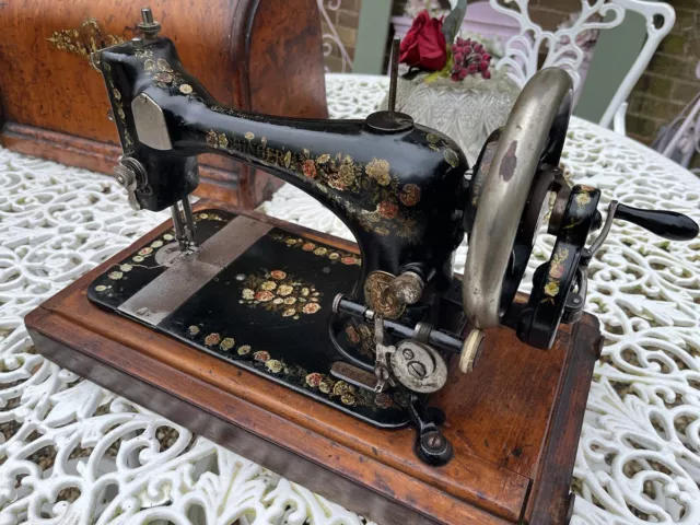Antique Old Vintage Rare Hand Crank Singer Sewing Machine 2