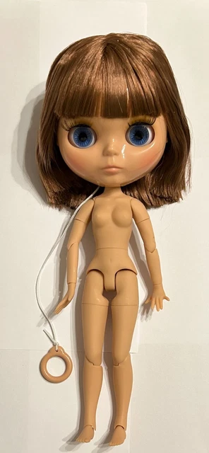 new Blythe doll  12 inches in height, complete with extra hands.