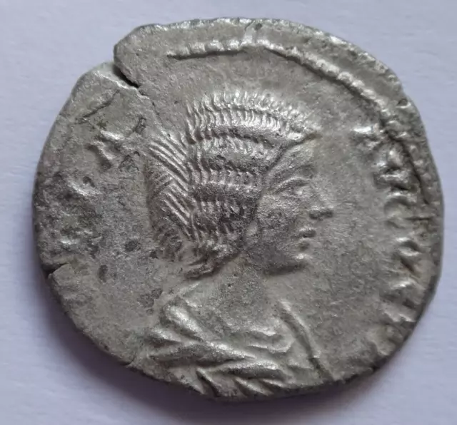 Julia Domna. Augusta, AD 193-217. AR Denarius. 2.95g / 18 mm 120      G