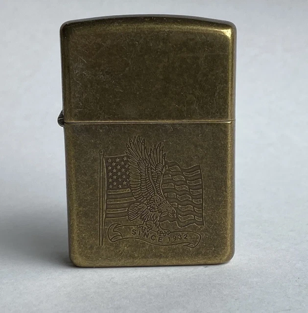 1996 ZIPPO lighter AMERICAN EAGLE FLAG USA SOLID BRASS Flip Top Petrol Working