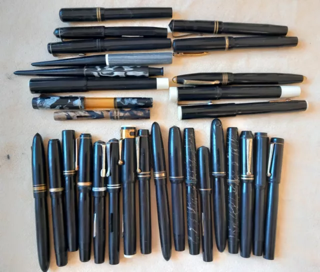 Lot 30  stylos plumes - Noir - Résine, galalithe - NOS - 40s/50s