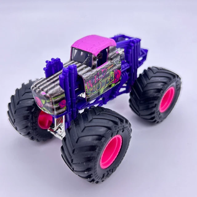 MONSTER JAM WILD Flower Monster Truck 164 Pink Rims Hot Wheels EUR 21
