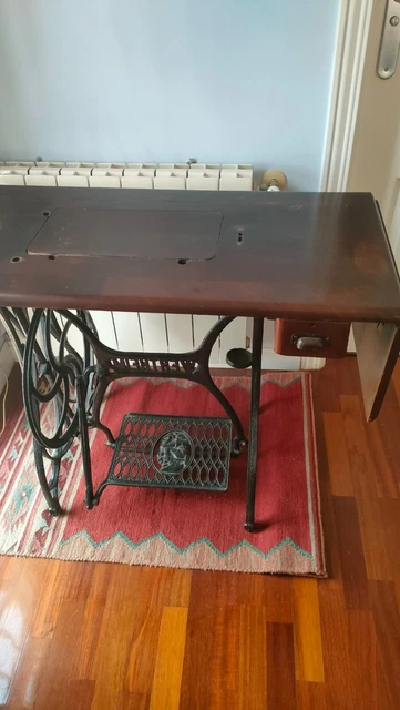 pie y mesa maquina coser Wertheim de 1890 restaurada