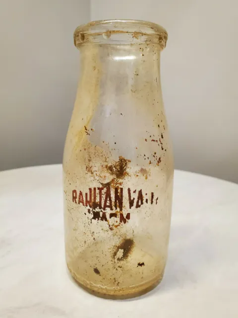 RARITAN VALLEY FARMS Fresh Milk Vintage Half Quart Glass Bottle Sommerville, N.J