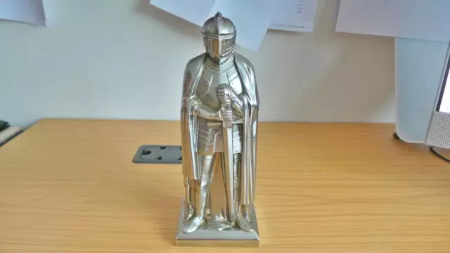 BH438: Chrome Finished Standing Knight in Armour Novelty Table Lighter