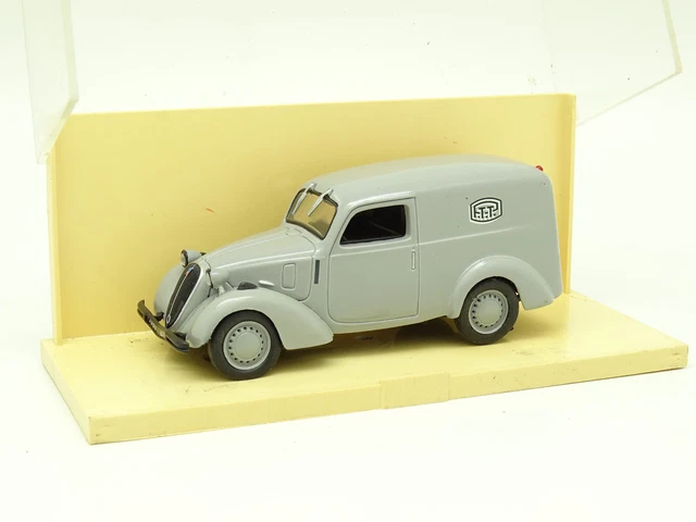 Universal Hobbies  La Poste 1/43 - Simca 8 Huit Fourgonnette PTT 1947